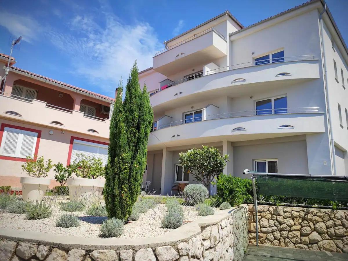 Avada Premium Apartment Novalja Bagian luar foto